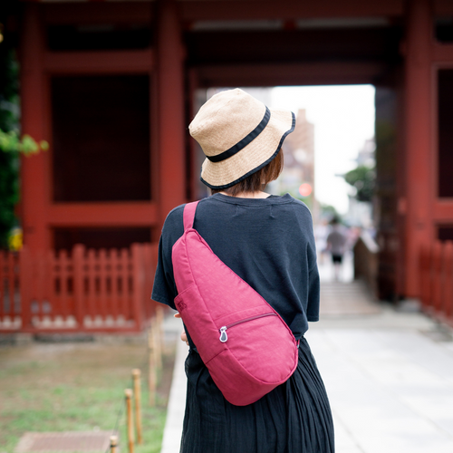 神社とヘルシーバックバッグ